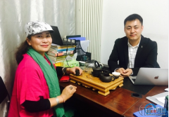 央視記者編導(dǎo)何紅到巨推公司參觀，董事長(zhǎng)柴瀟熱情接見(jiàn)會(huì)談